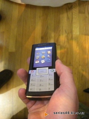 Мобильный телефон с проектором