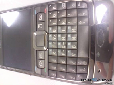 Живые фото смартфонов Nokia E71 и E66