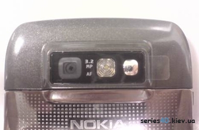 Живые фото смартфонов Nokia E71 и E66